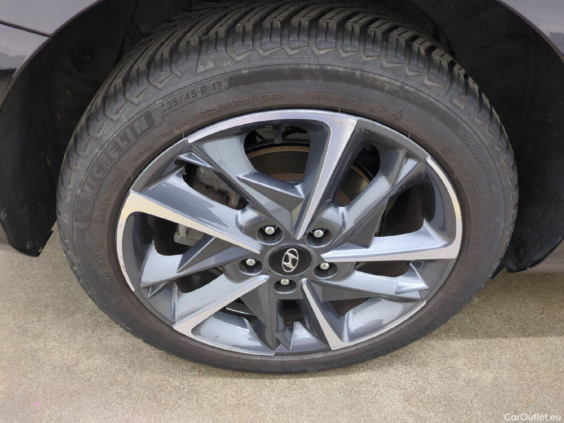  Hyundai  i30 HYUNDAI  Sport Wagon / 2020 / 5P / Break 1.0 T-GDI 120 DCT-7 MHEV CREATIVE SW #18