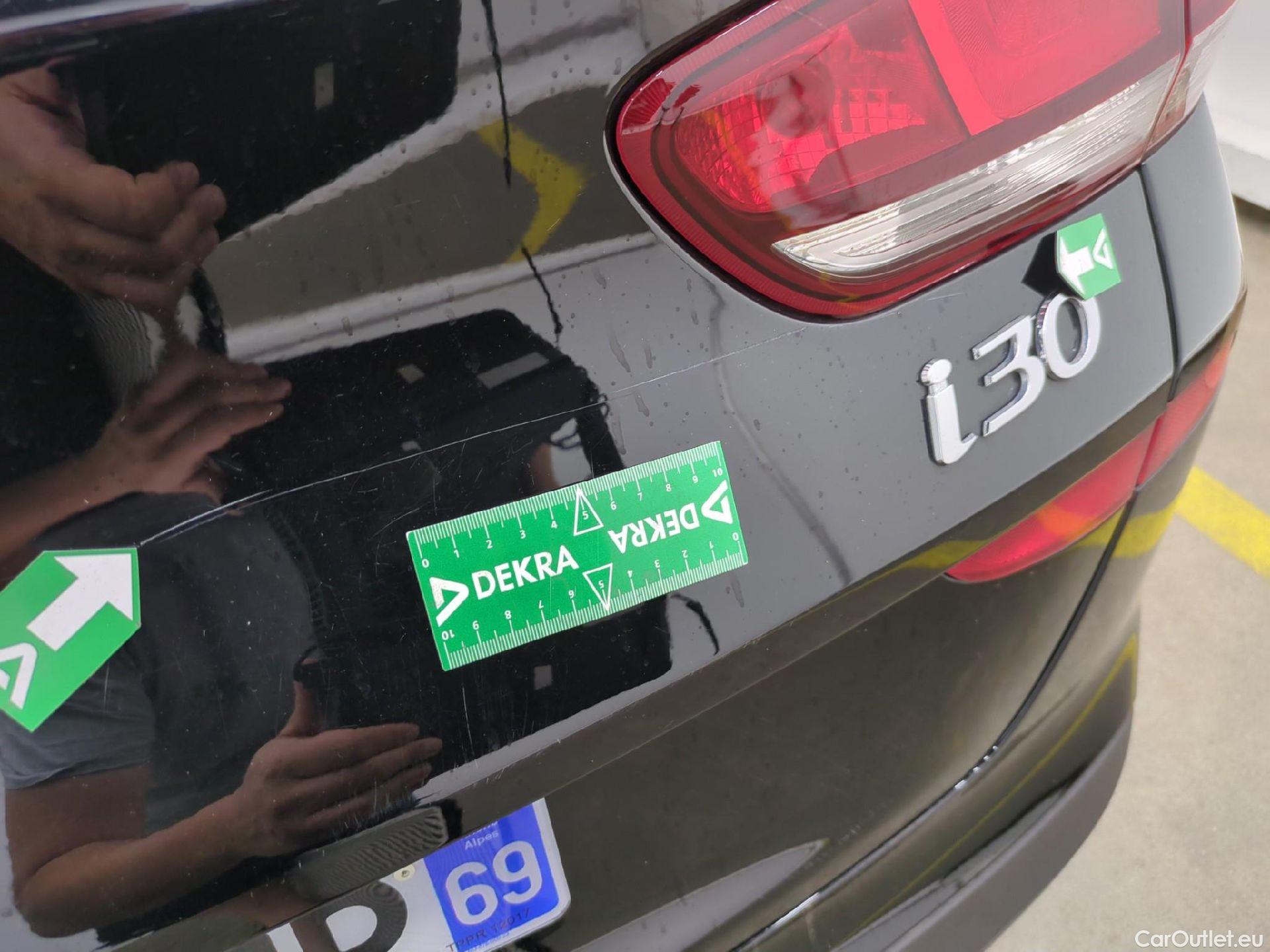  Hyundai  i30 HYUNDAI  Sport Wagon / 2020 / 5P / Break 1.0 T-GDI 120 DCT-7 MHEV CREATIVE SW #45