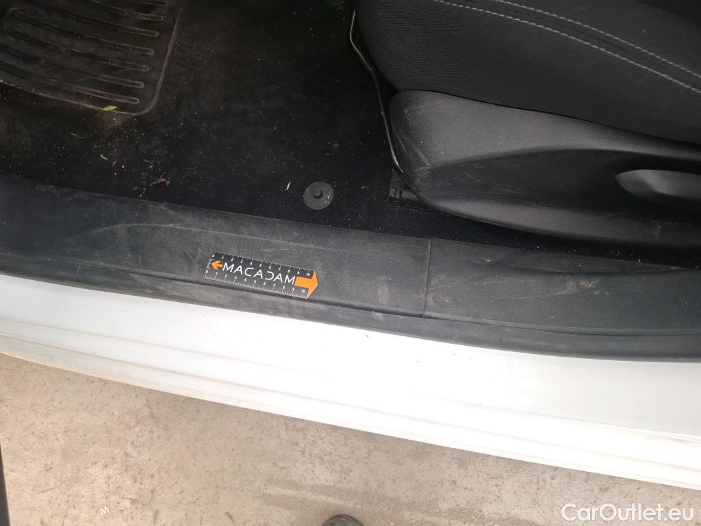  Peugeot  208  Affaire Premium Pack 1.6 HDi 75CV BVM5 E6 #24