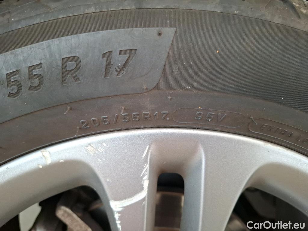  Mercedes  A-Klasse MERCEDES-BENZ Classe A Compact 5p Berline A 200 Business Line 7G-DCT #38