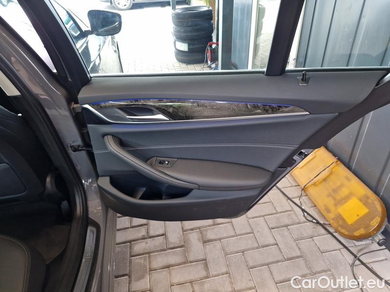  Bmw  Serie 5  Lim. (G30)  (2016->) 520d xDrive AT 4d #16