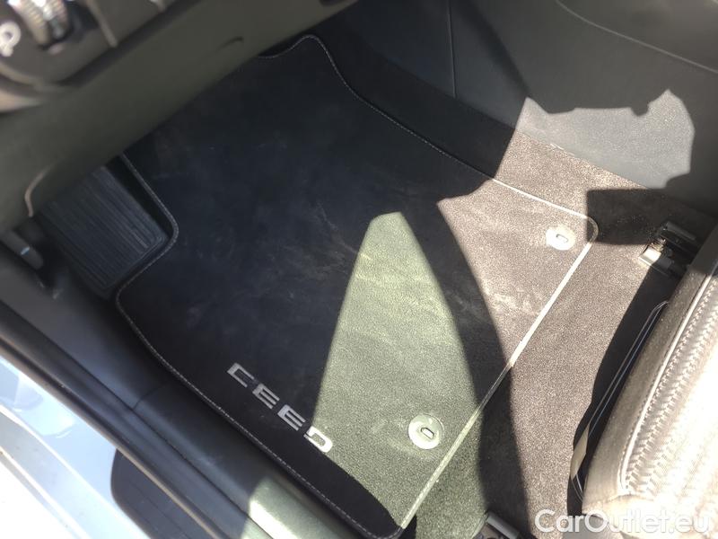  KIA  Cee'd Ceed  (CD) (2018->) Ceed SW 1.5 T-GDI 118 Top AT #2