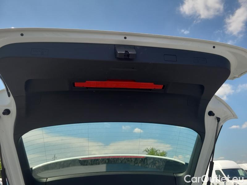  Volkswagen  Golf  7 (2012) Var.2.0TDI 110 Style AT #13