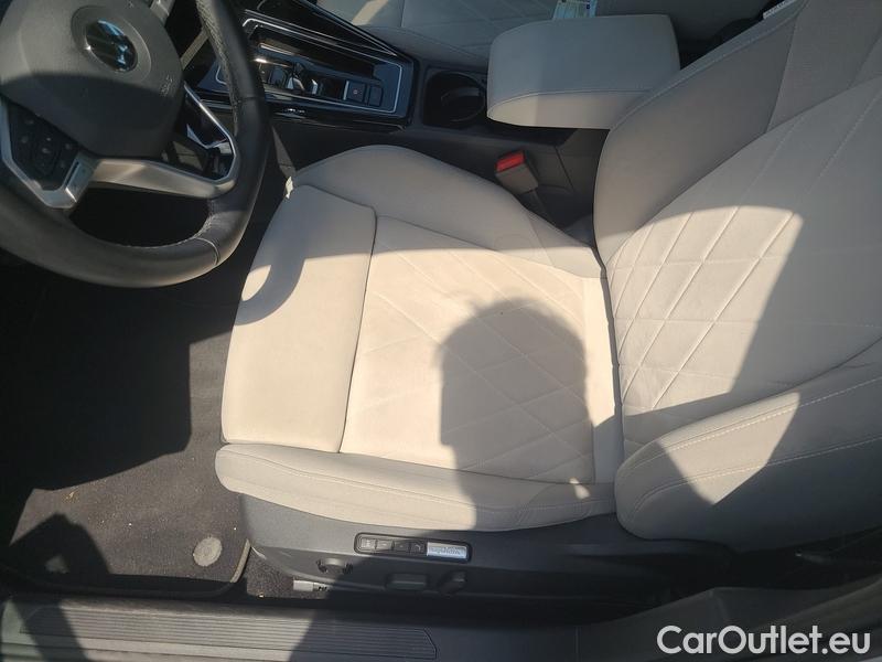  Volkswagen  Golf  7 (2012) Var.2.0TDI 110 Style AT #4