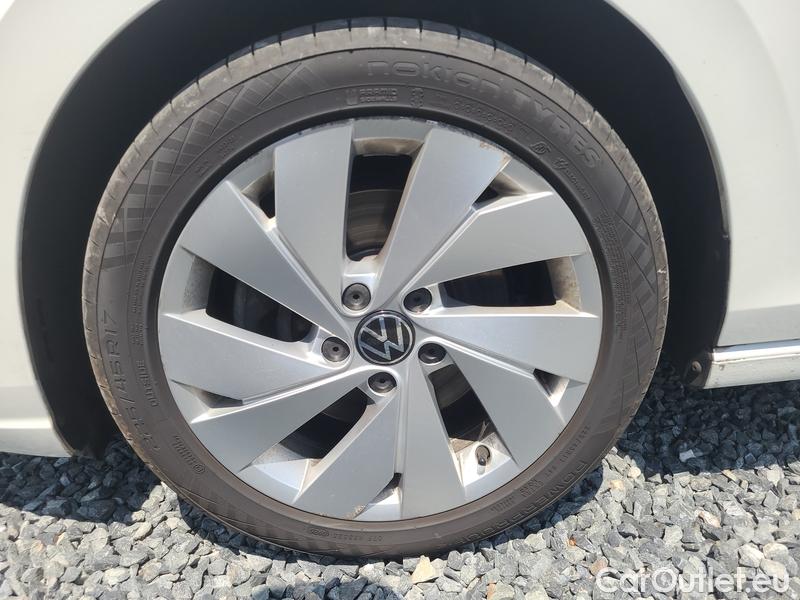  Volkswagen  Golf  7 (2012) Var.2.0TDI 110 Style AT #8