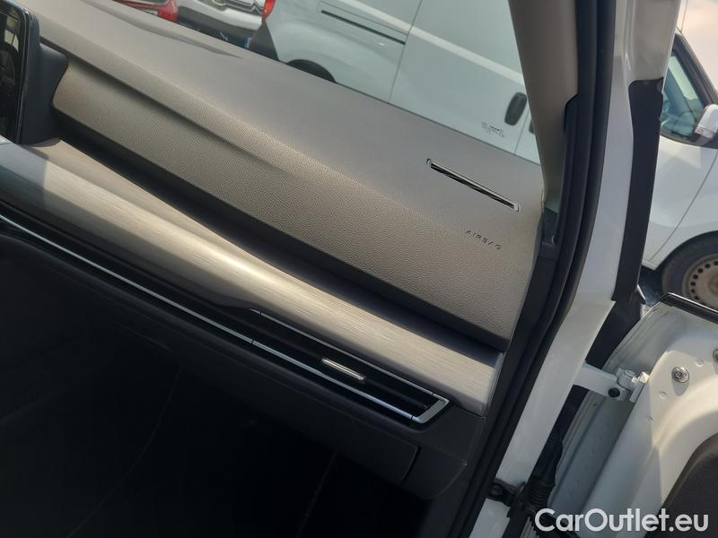  Volkswagen  Golf  7 (2012) Var.2.0TDI 110 Style AT #21
