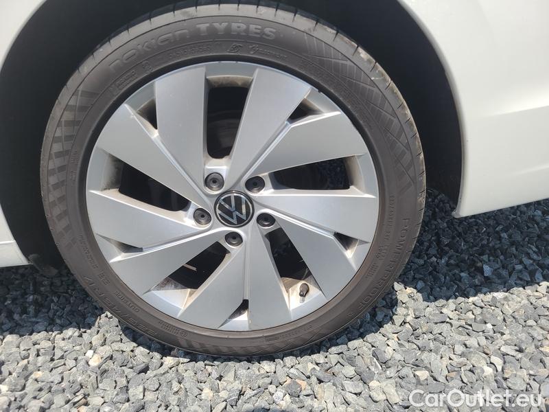  Volkswagen  Golf  7 (2012) Var.2.0TDI 110 Style AT #10