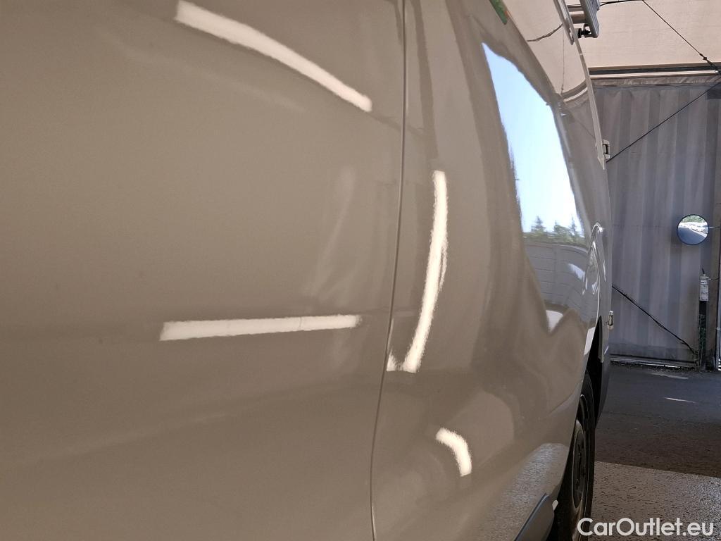  Opel  Vivaro OPEL  / 2019 / 4P / Fourgon tôlé 2.0 Diesel 145 Ptac aug L3 P.Busin auto #9