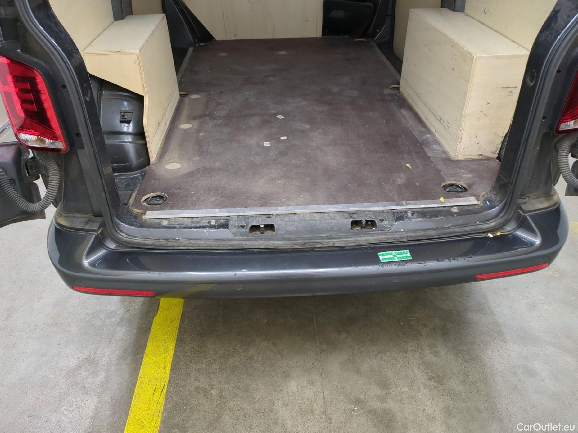 Volkswagen  Transporter VOLKSWAGEN  / 2019 / 4P / Fourgon tôlé 2.0 TDi 150 DSG7 L1H1 Business Plus #9