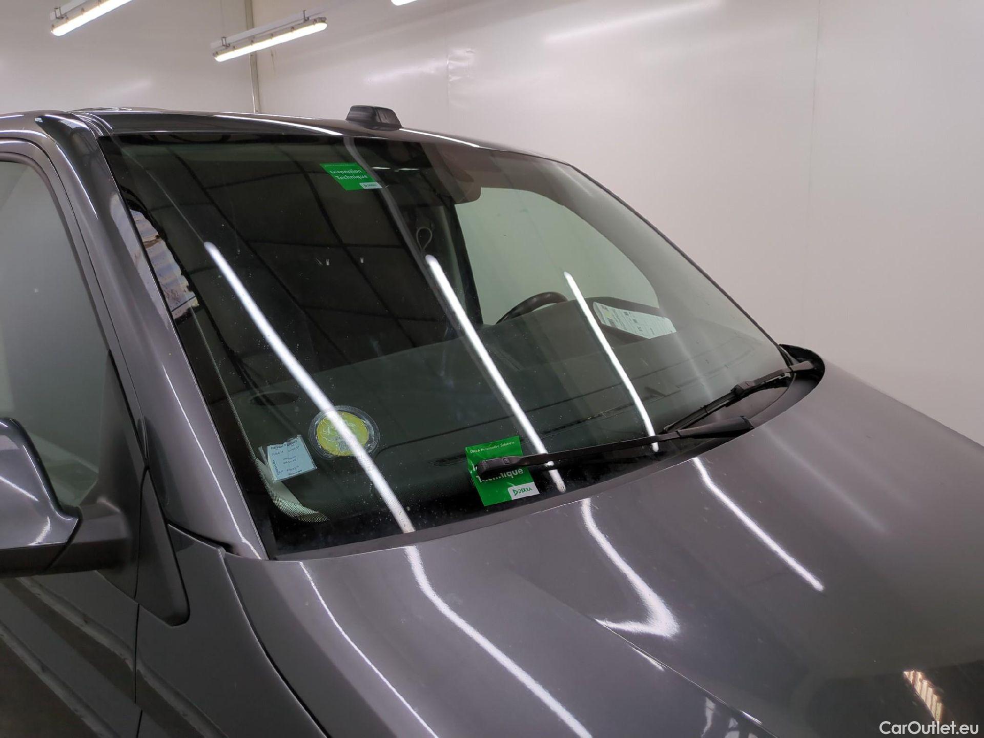 Volkswagen  Transporter VOLKSWAGEN  / 2019 / 4P / Fourgon tôlé 2.0 TDi 150 DSG7 L1H1 Business Plus #1