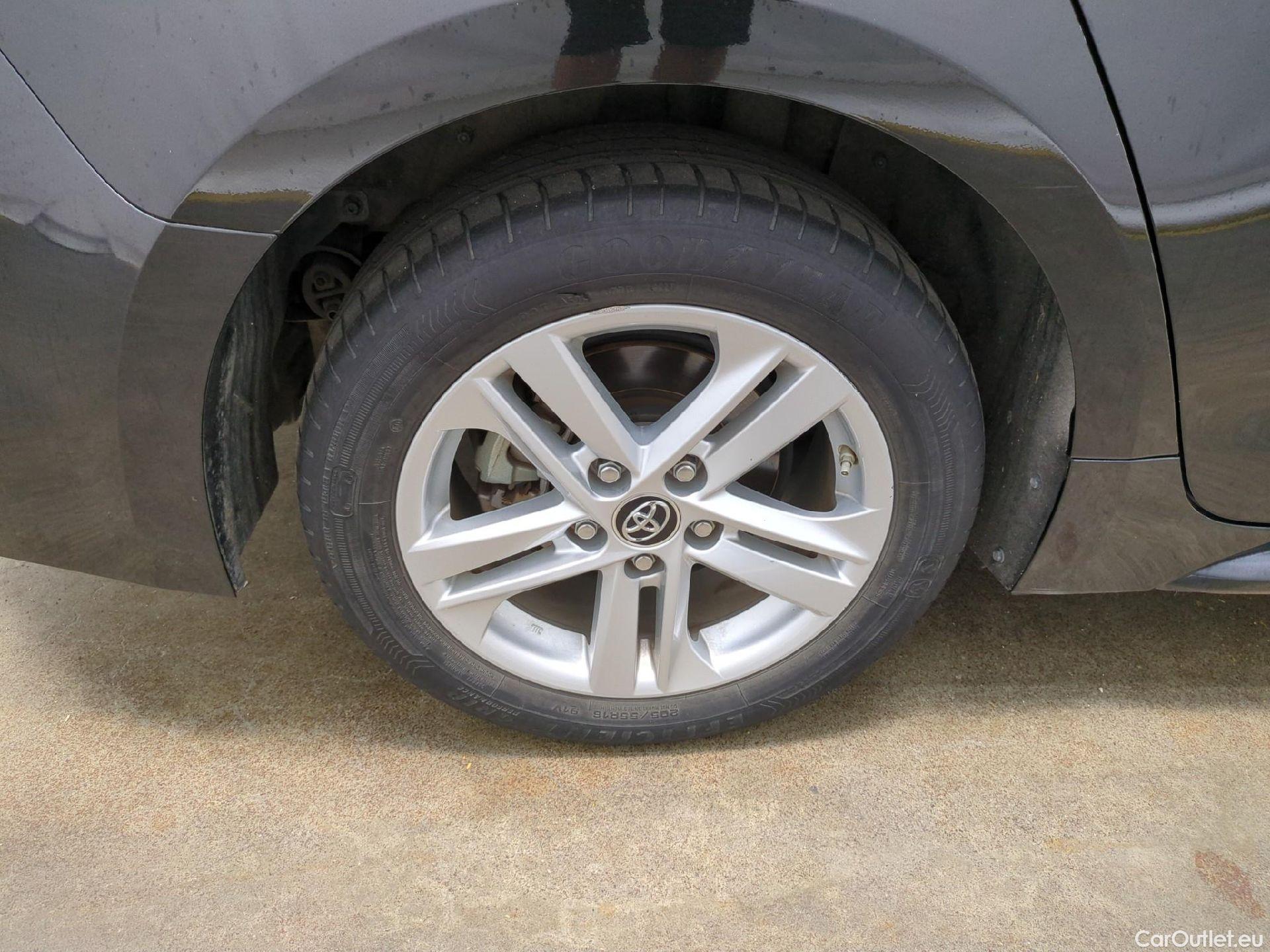  Toyota  Corolla TOYOTA  Touring Sports / 2018 / 5P / Break Hybride 122h Dynamic Business Stage Acad #19