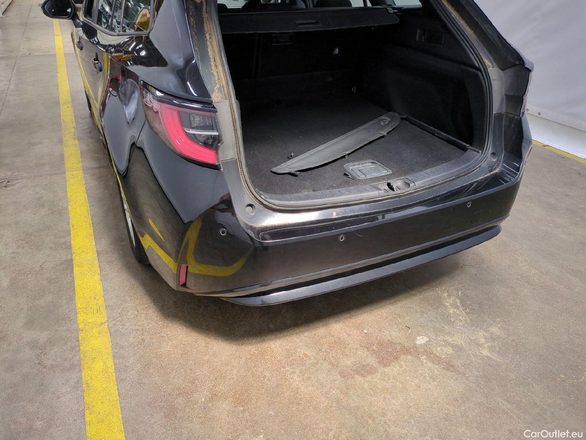  Toyota  Corolla TOYOTA  Touring Sports / 2018 / 5P / Break Hybride 122h Dynamic Business Stage Acad #37