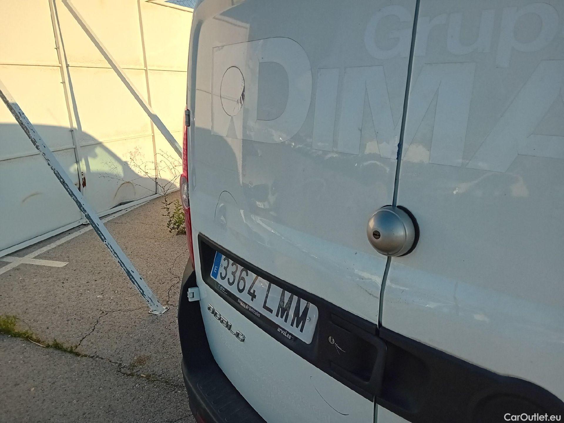  Fiat  Doblo FIAT Doblò Cargo/2015/4P/furgón derivado de turismo Cargo SX 1.3 Mjet 70 kW (95 CV) #26