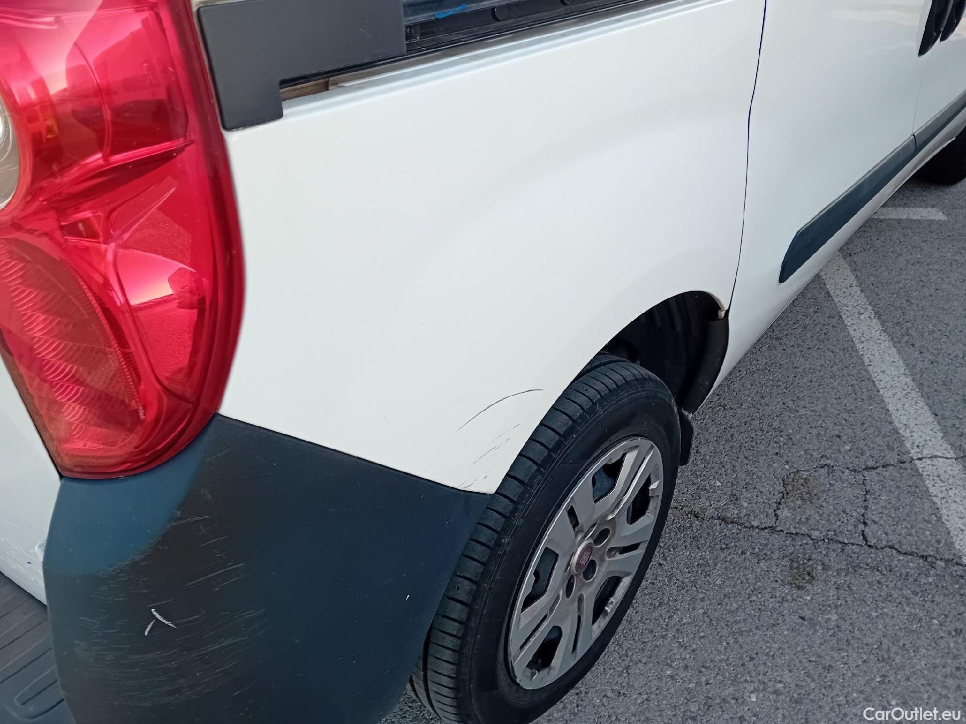  Fiat  Doblo FIAT Doblò Cargo/2015/4P/furgón derivado de turismo Cargo SX 1.3 Mjet 70 kW (95 CV) #29