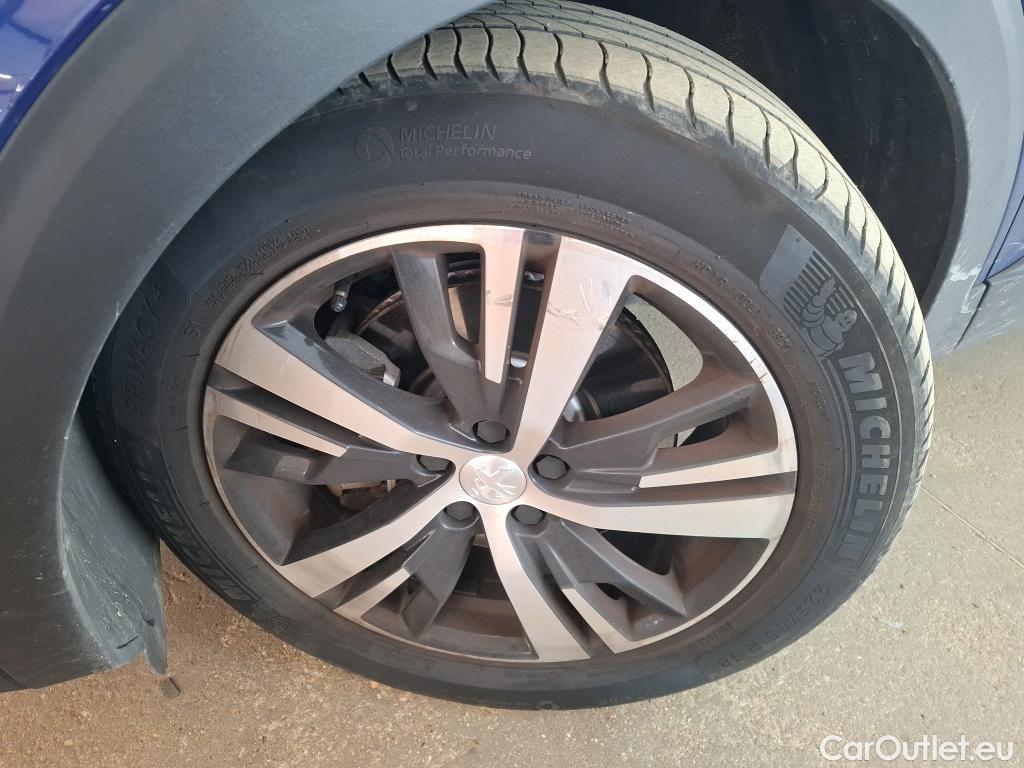  Peugeot  3008 PEUGEOT  / 2016 / 5P / SUV Hybrid 225 e-EAT8 GT Line #18