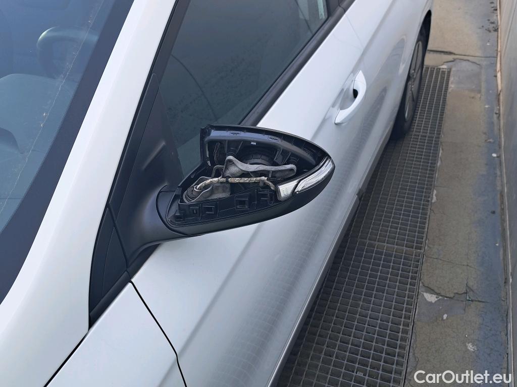  Hyundai   Ioniq HYUNDAI / 2019 / 5P / berlina con portón 1.6 GDI HEV Klass DCT #15