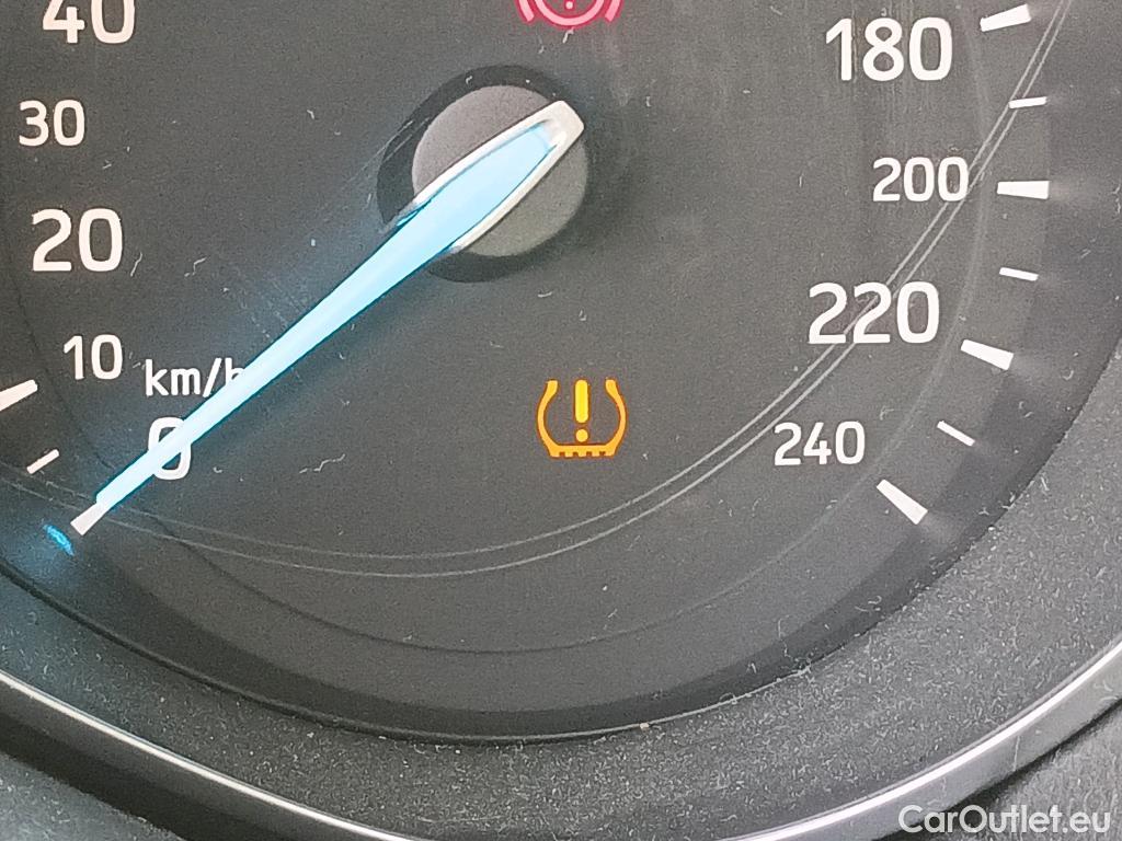  Ford  Kuga FORD  / 2016 / 5P / todoterreno 1.5 EcoBoost 88kW 4x2 Trend+ (CX) #8