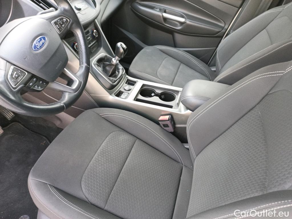  Ford  Kuga FORD  / 2016 / 5P / todoterreno 1.5 EcoBoost 88kW 4x2 Trend+ (CX) #3