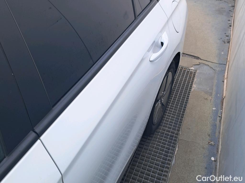  Hyundai   Ioniq HYUNDAI / 2019 / 5P / berlina con portón 1.6 GDI HEV Klass DCT #3