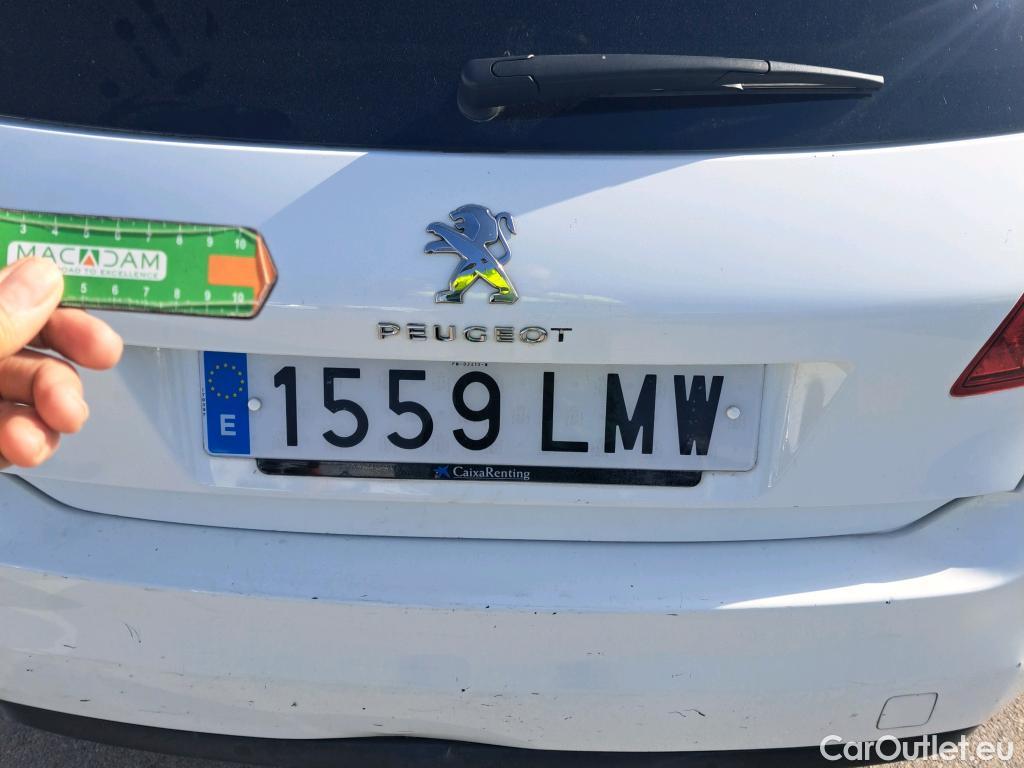  Peugeot  308 PEUGEOT  / 2017 / 5P / berlina con portón 5p Allure PureTech 130 S&S #64