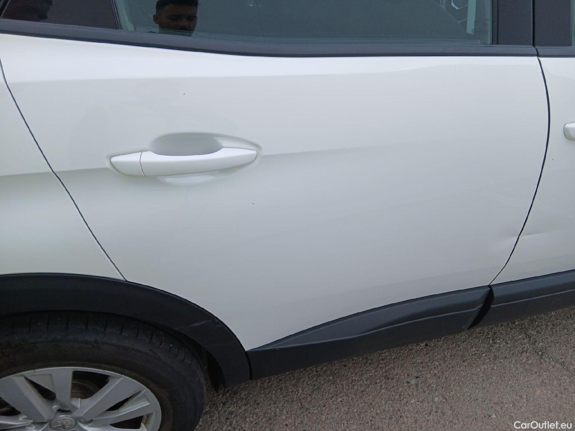  Peugeot  3008 PEUGEOT  / 5P / 1.5L BlueHDi 130 CV  Active  #32