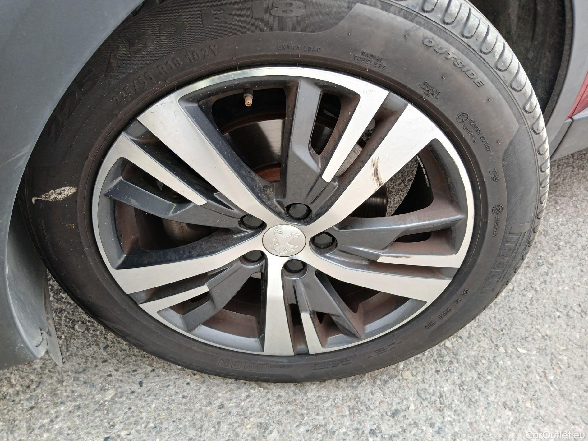  Peugeot  5008 PEUGEOT  / 2020 / 5P / todoterreno 1.5 BlueHDi 96kW S&S Allure Pack EAT8 #13