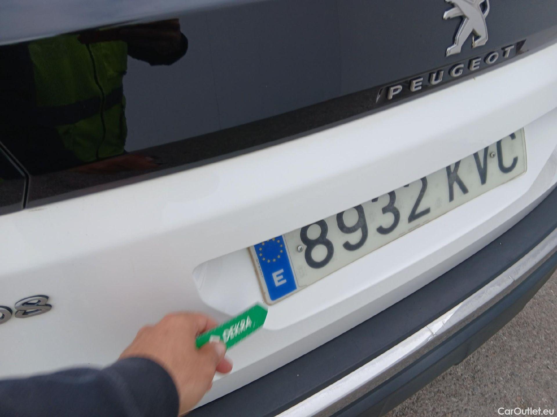  Peugeot  3008 PEUGEOT  / 5P / 1.5L BlueHDi 130 CV  Active  #17