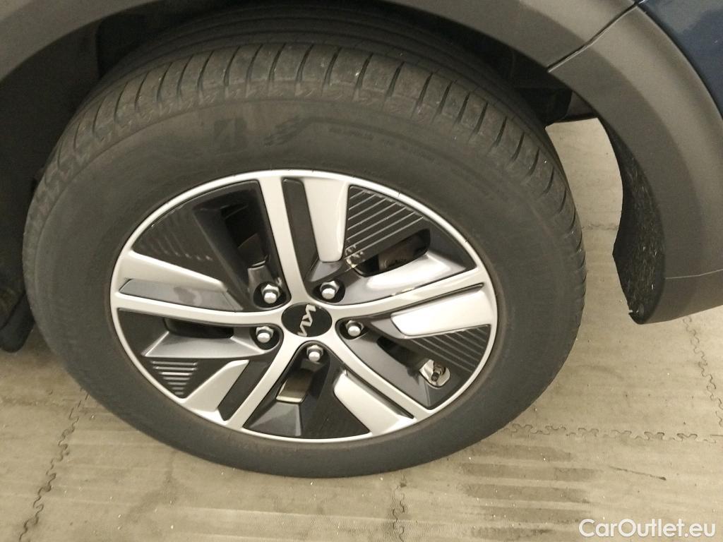  KIA  Niro KIA  / 2019 / 5P / crossover 1.6 GDi HEV 104kW (141CV) Drive #1