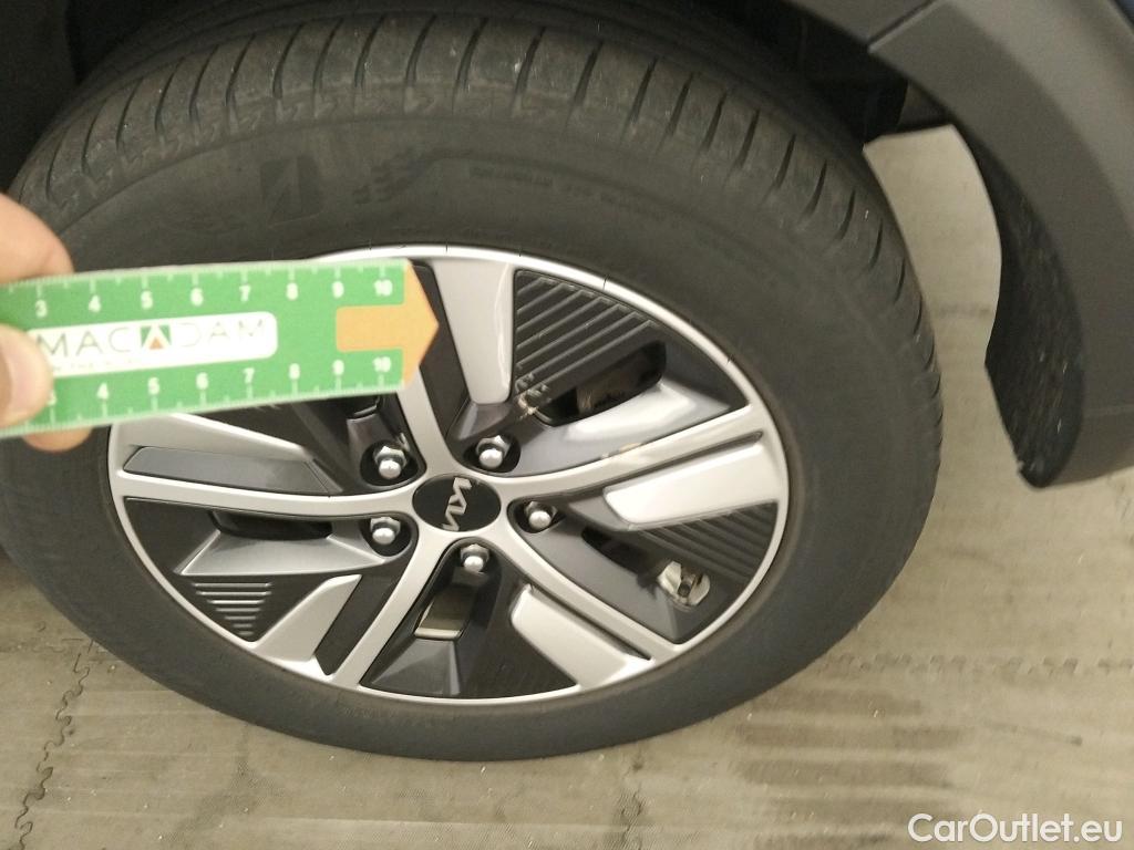  KIA  Niro KIA  / 2019 / 5P / crossover 1.6 GDi HEV 104kW (141CV) Drive #2