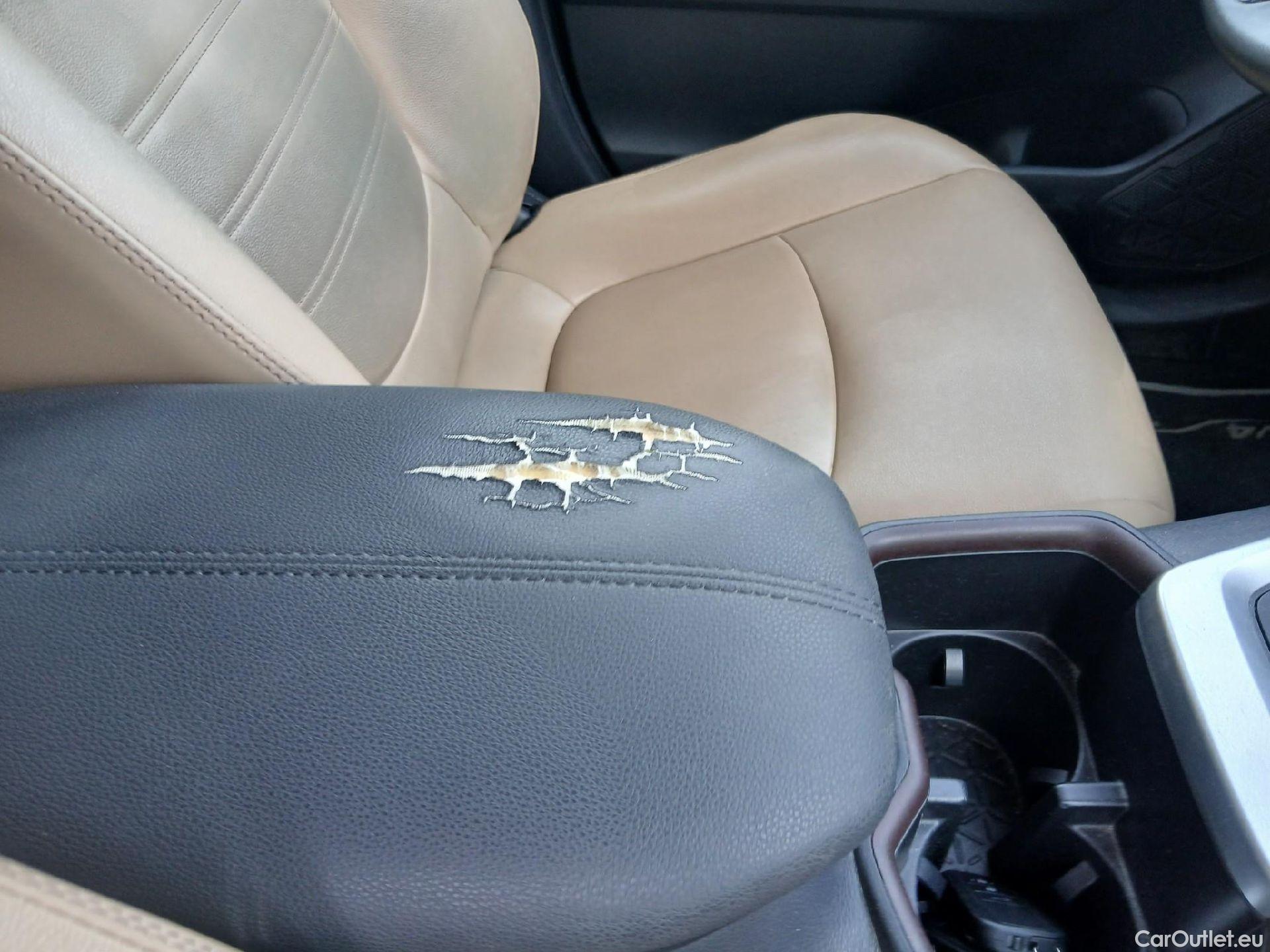 Toyota  RAV4 TOYOTA  / 2018 / 5P / todoterreno 2.5l 220H Luxury #20