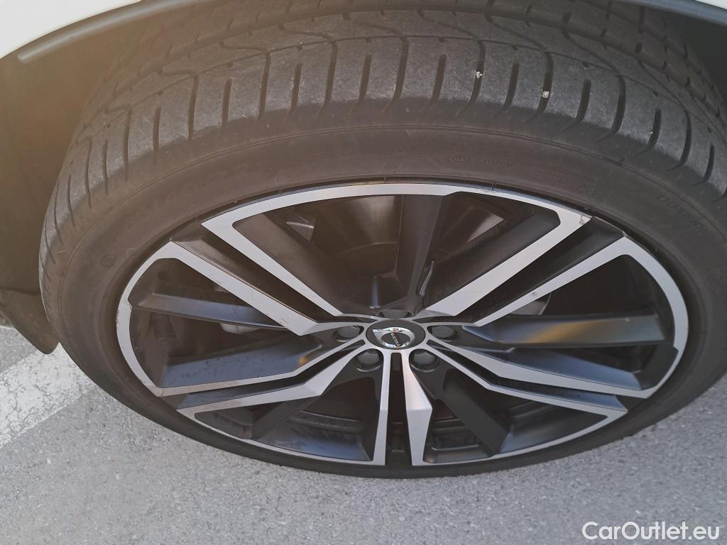  Volvo  XC60 VOLVO  / 2017 / 5P / todoterreno 2.0 B4 D AWD R-Design Auto #1