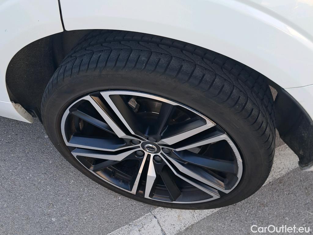  Volvo  XC60 VOLVO  / 2017 / 5P / todoterreno 2.0 B4 D AWD R-Design Auto #3