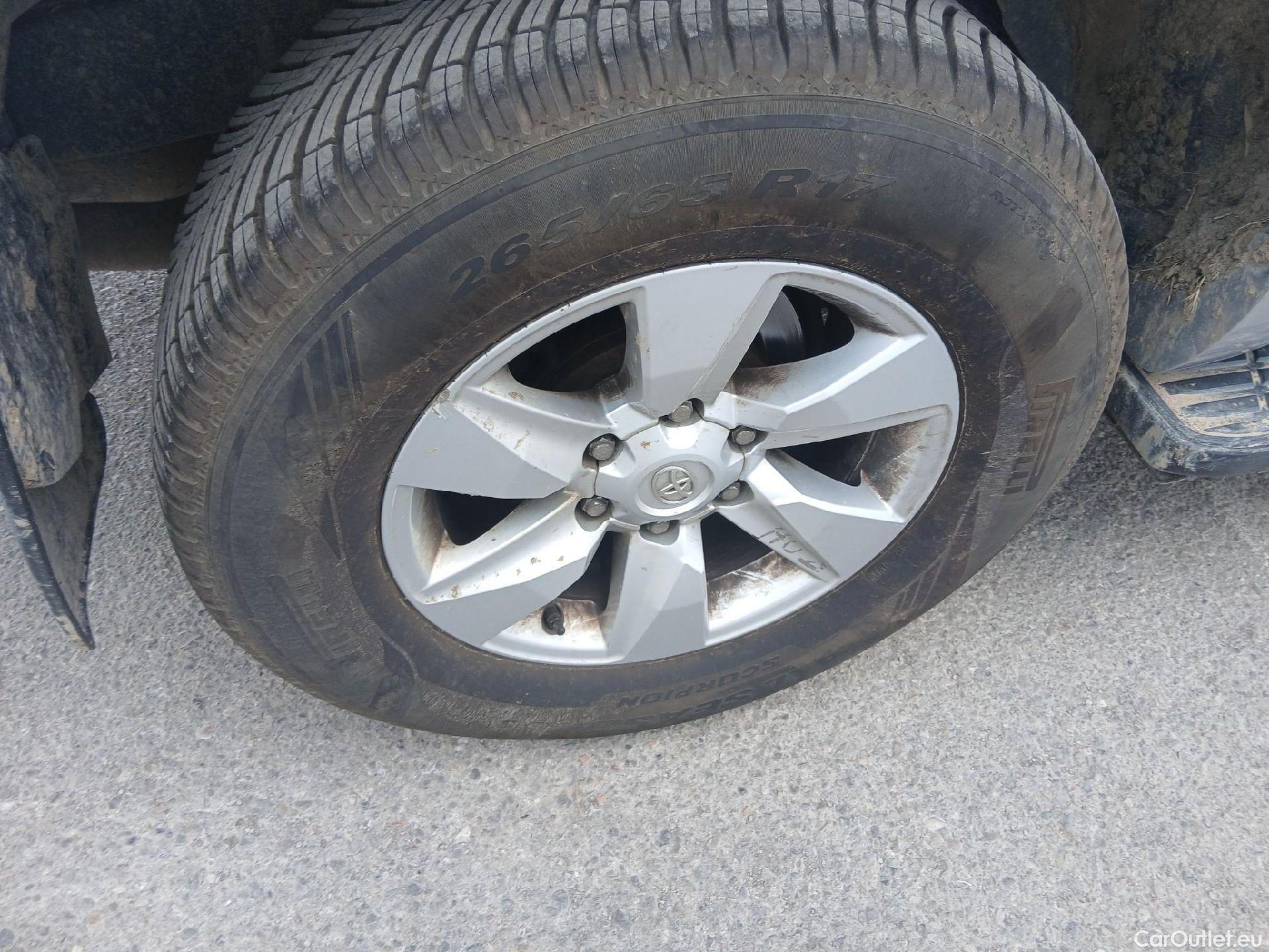  Toyota  Land Cruiser TOYOTA  / 2017 / 3P / todoterreno 2.8 D-4D VX #17
