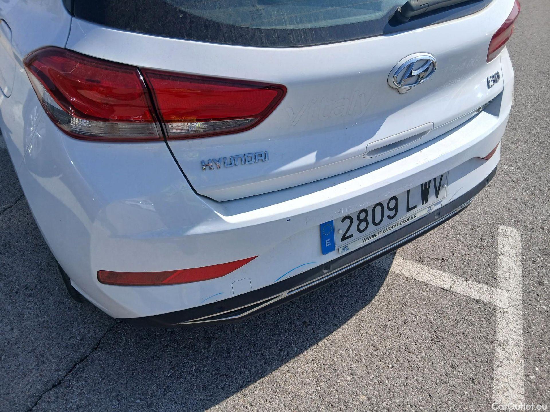  Hyundai  i30 HYUNDAI  / 2020 / 5P / berlina con portón 1.0 TGDI 48V Klass #23