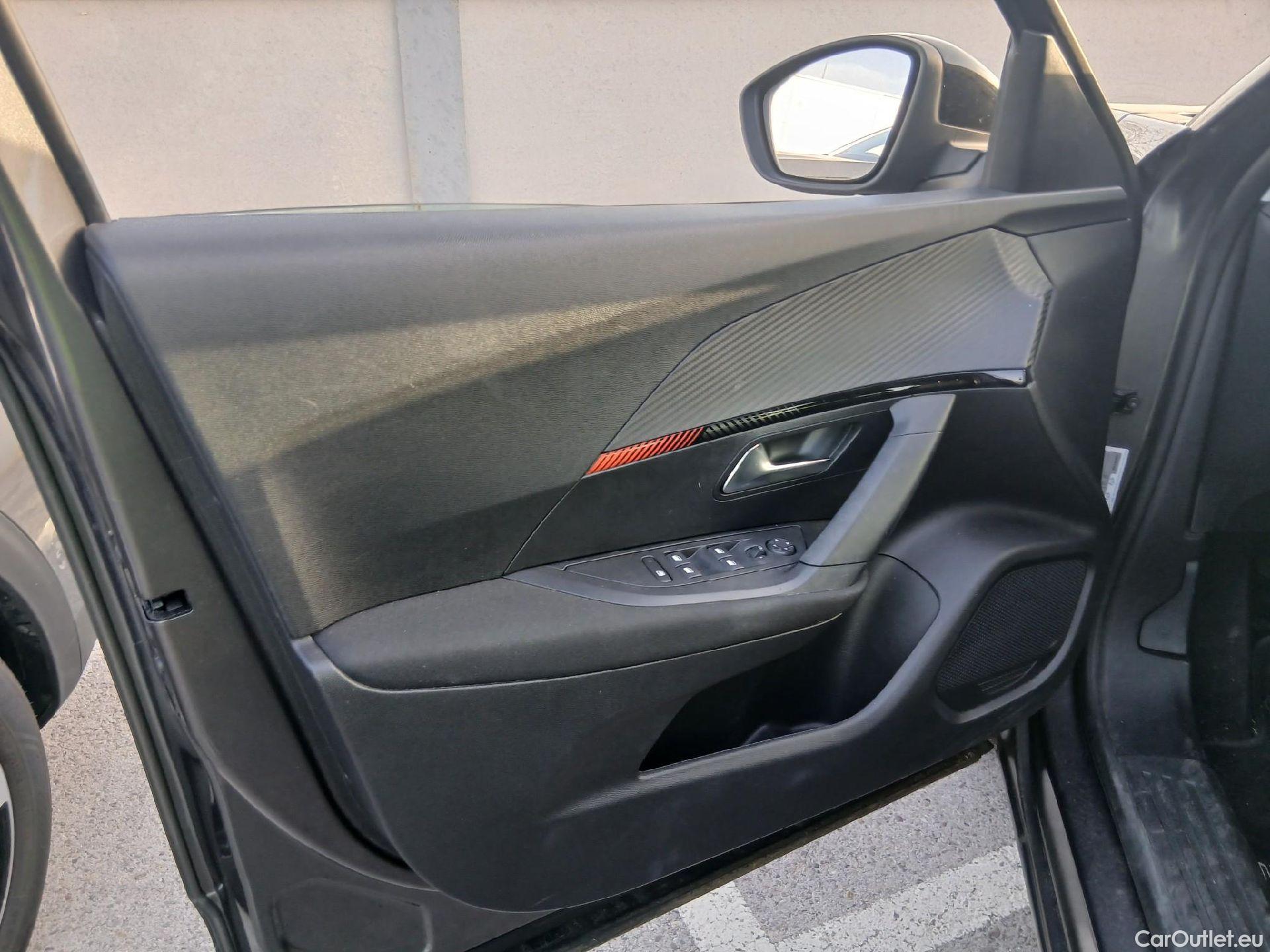  Peugeot  2008 PEUGEOT  / 2019 / 5P / todoterreno Active BlueHDI 81kW (110CV) #24