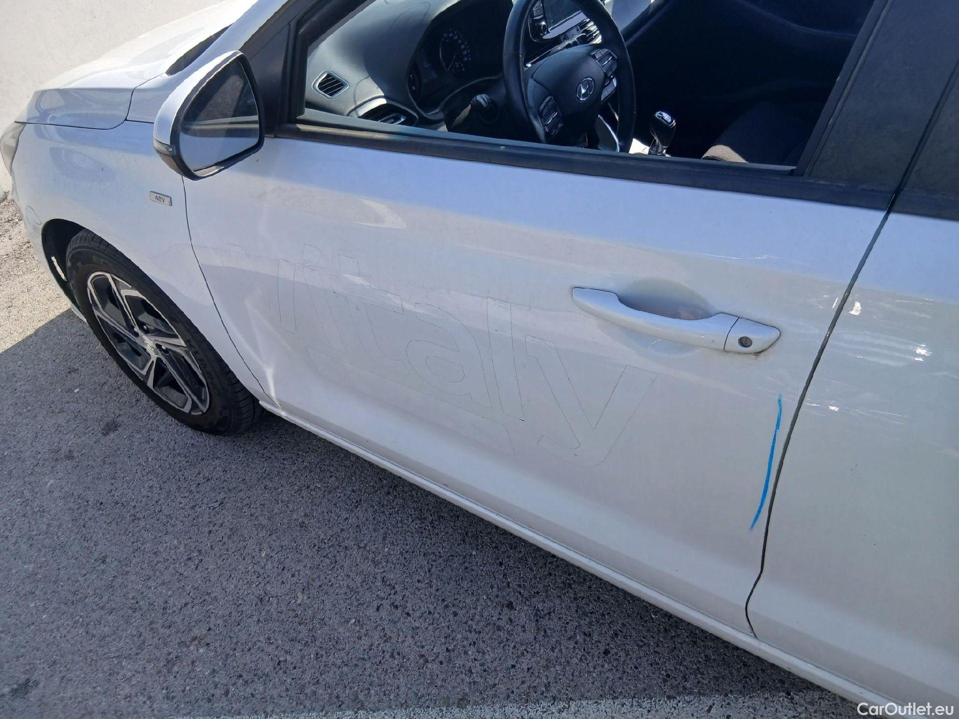  Hyundai  i30 HYUNDAI  / 2020 / 5P / berlina con portón 1.0 TGDI 48V Klass #12