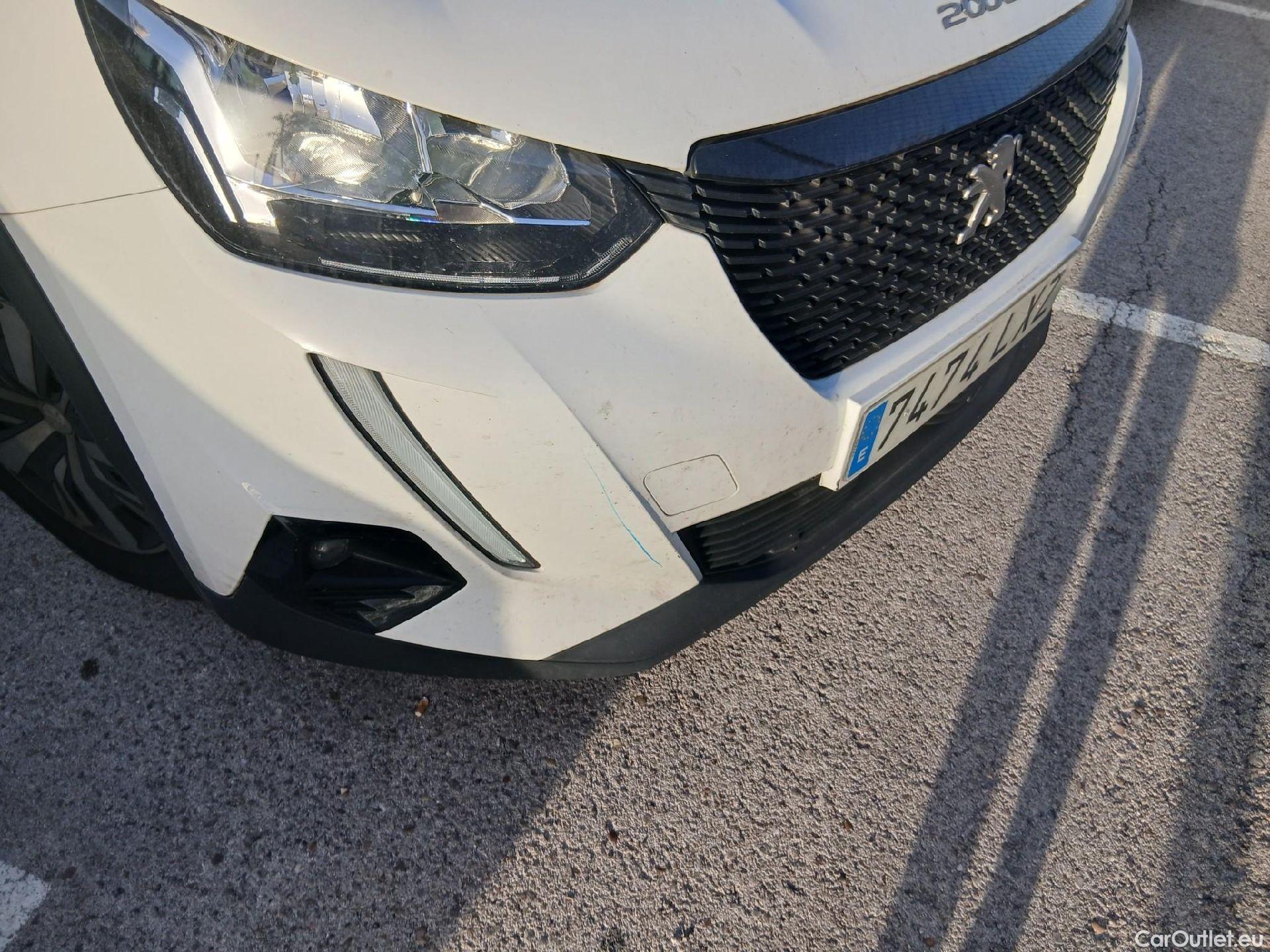  Peugeot  2008 PEUGEOT  / 2019 / 5P / todoterreno Active BlueHDI 81kW (110CV) #3