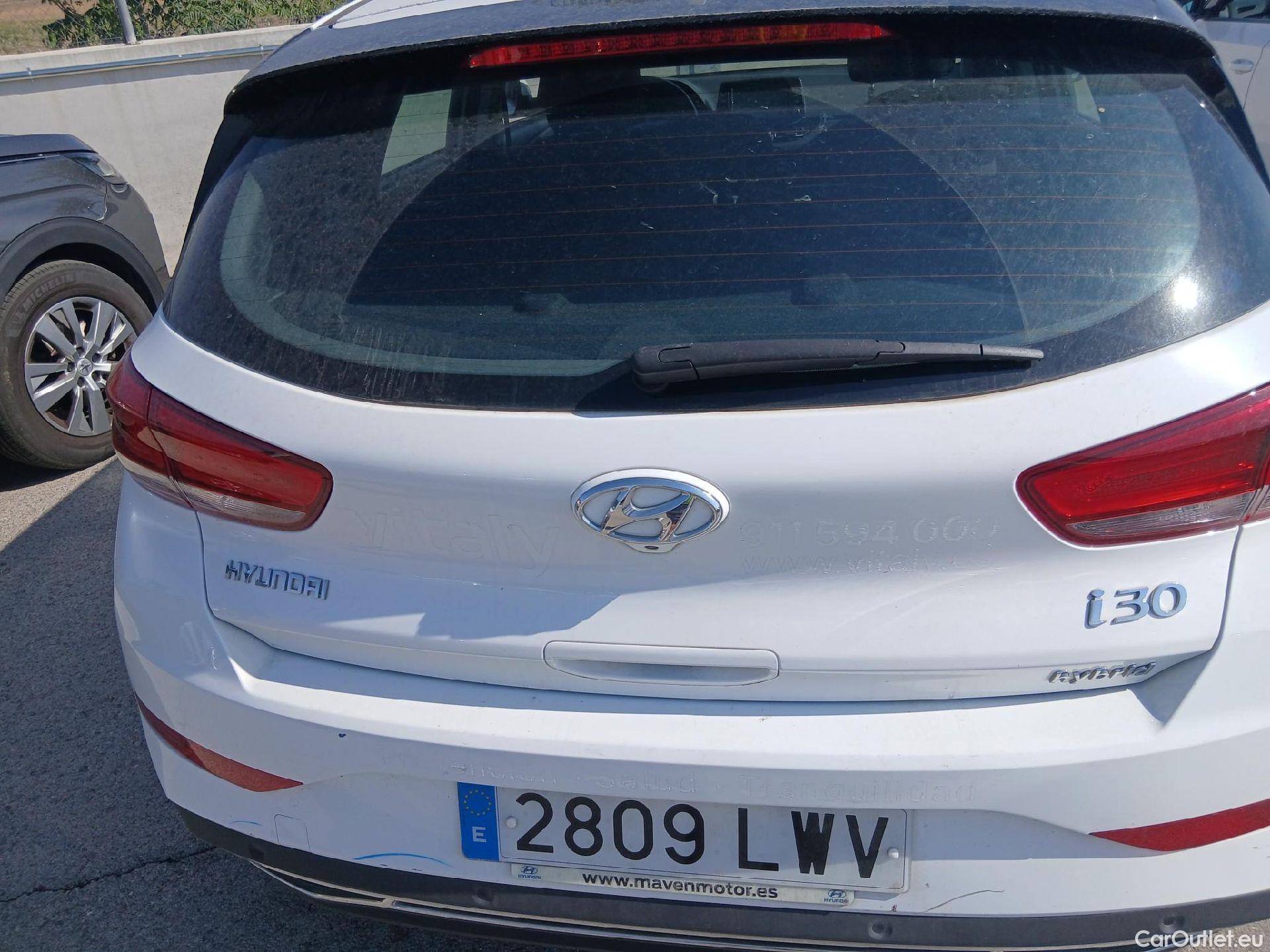  Hyundai  i30 HYUNDAI  / 2020 / 5P / berlina con portón 1.0 TGDI 48V Klass #24