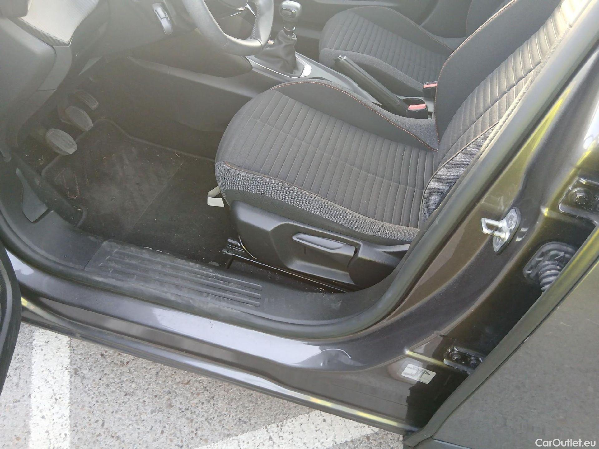  Peugeot  2008 PEUGEOT  / 2019 / 5P / todoterreno Active BlueHDI 81kW (110CV) #22