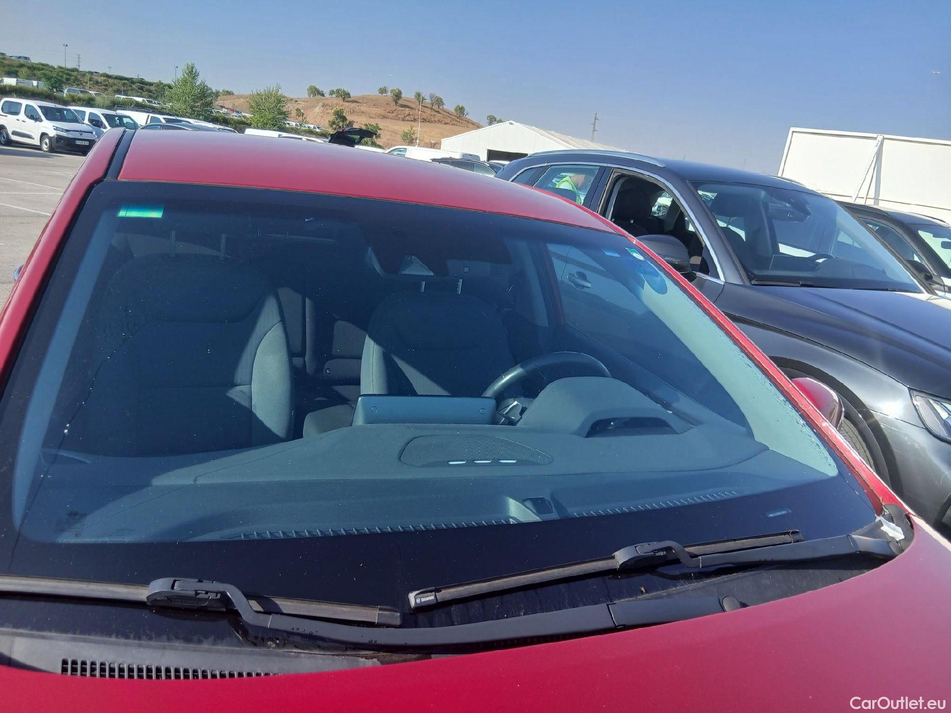  Hyundai   Ioniq HYUNDAI / 2019 / 5P / berlina con portón 1.6 GDI PHEV Tecno DCT #18