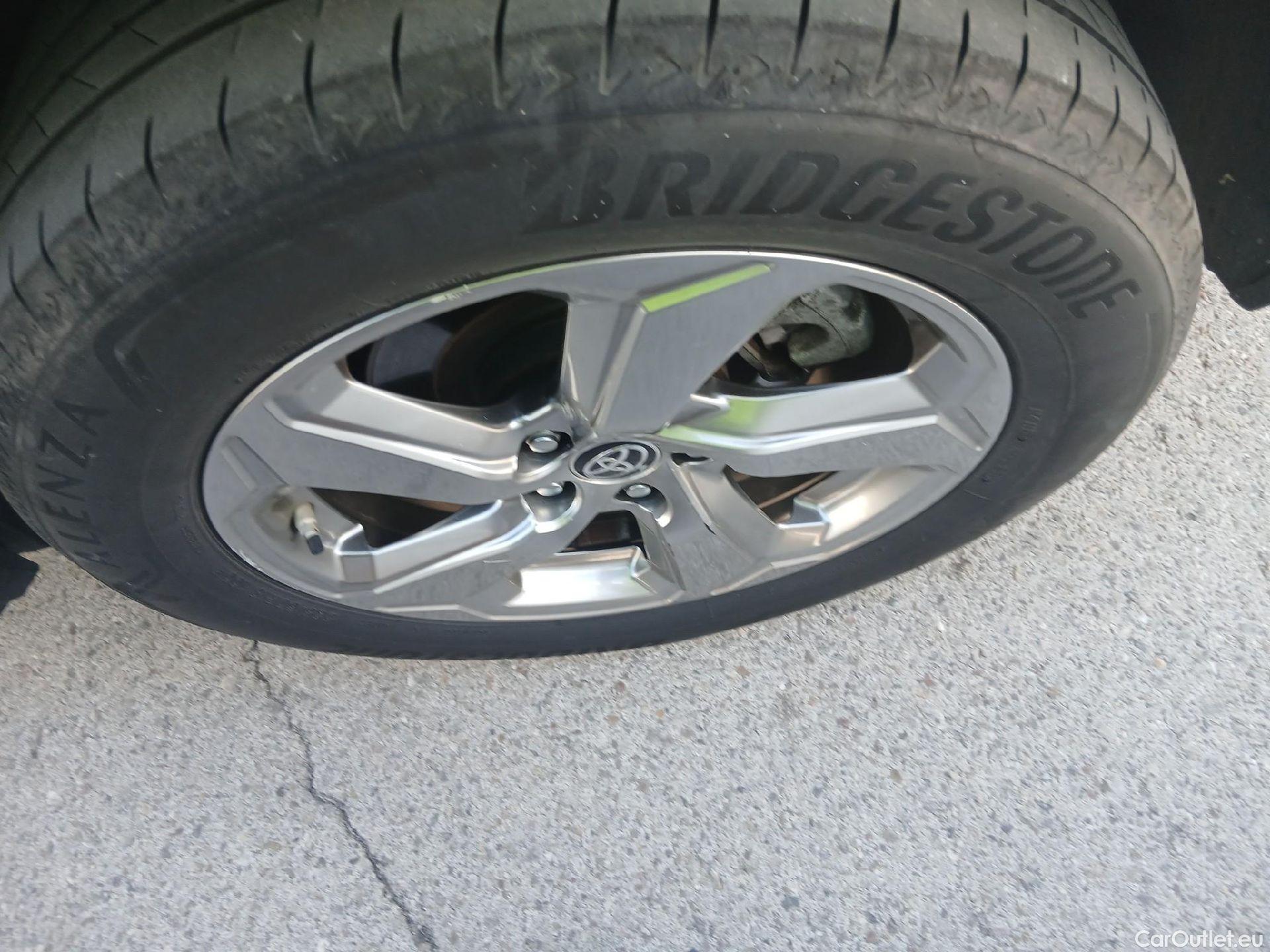 Toyota  RAV4 TOYOTA  / 2018 / 5P / todoterreno 2.5l 220H Advance #20