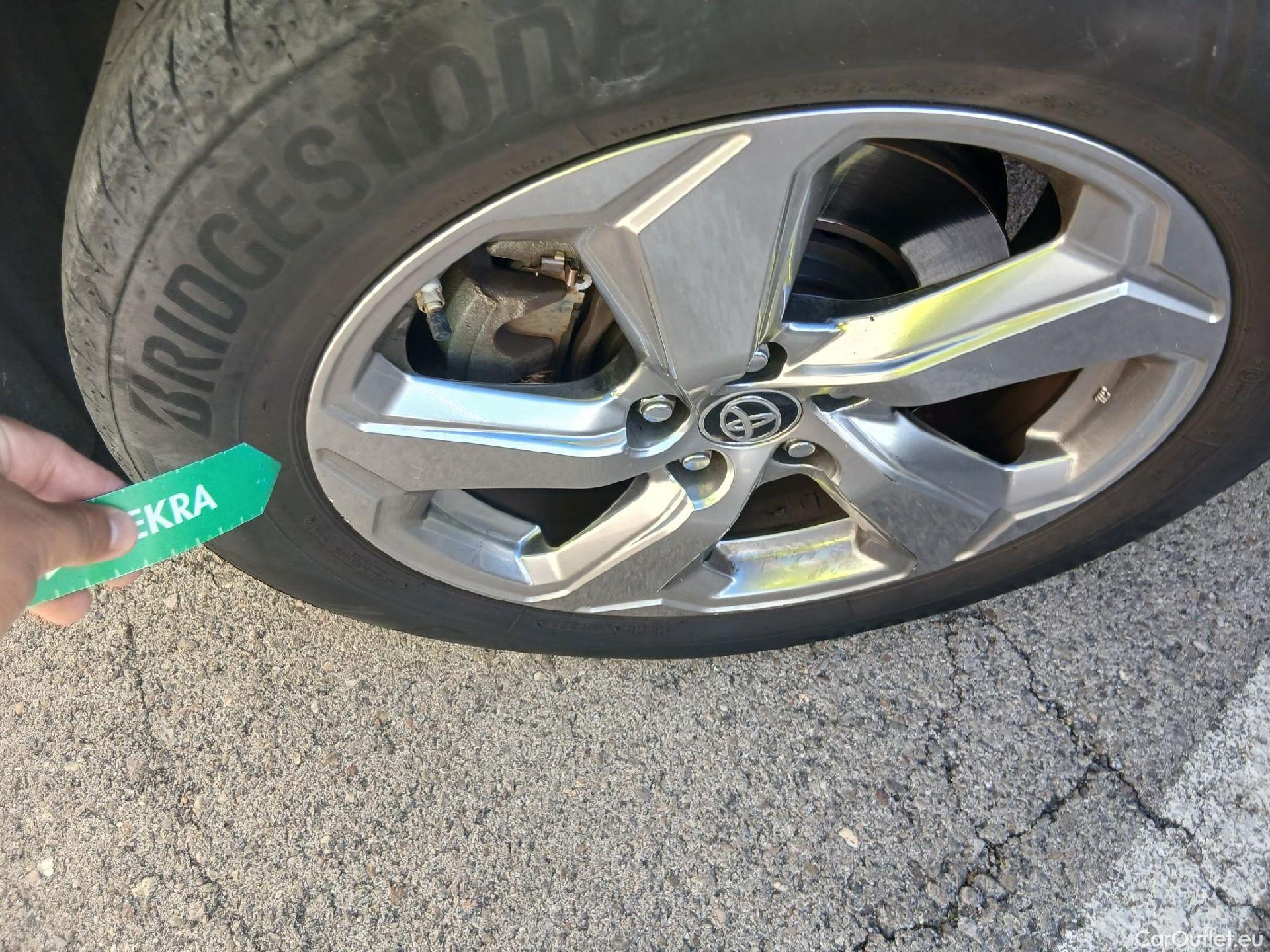  Toyota  RAV4 TOYOTA  / 2018 / 5P / todoterreno 2.5l 220H Advance #11