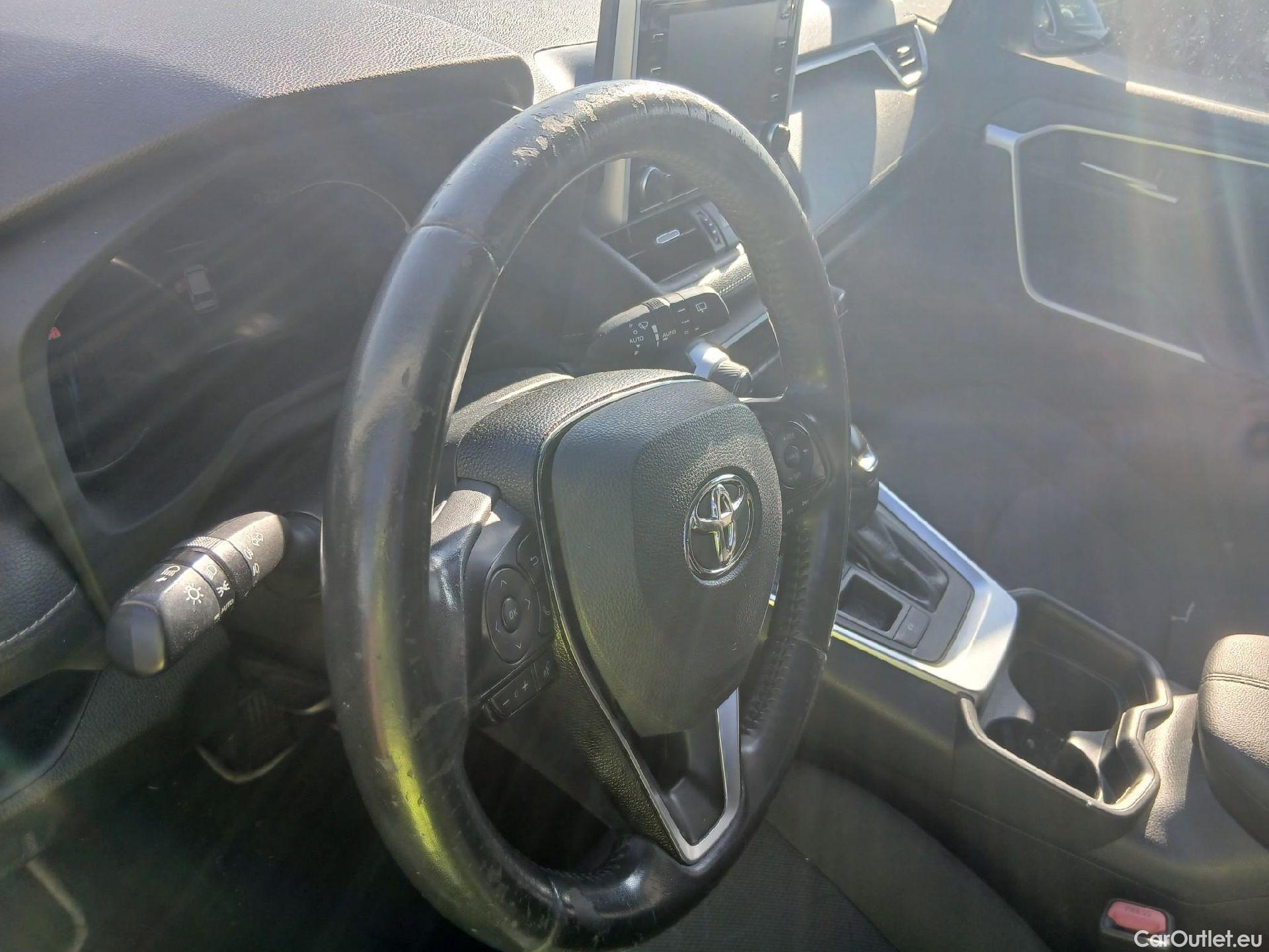 Toyota  RAV4 TOYOTA  / 2018 / 5P / todoterreno 2.5l 220H Advance #4