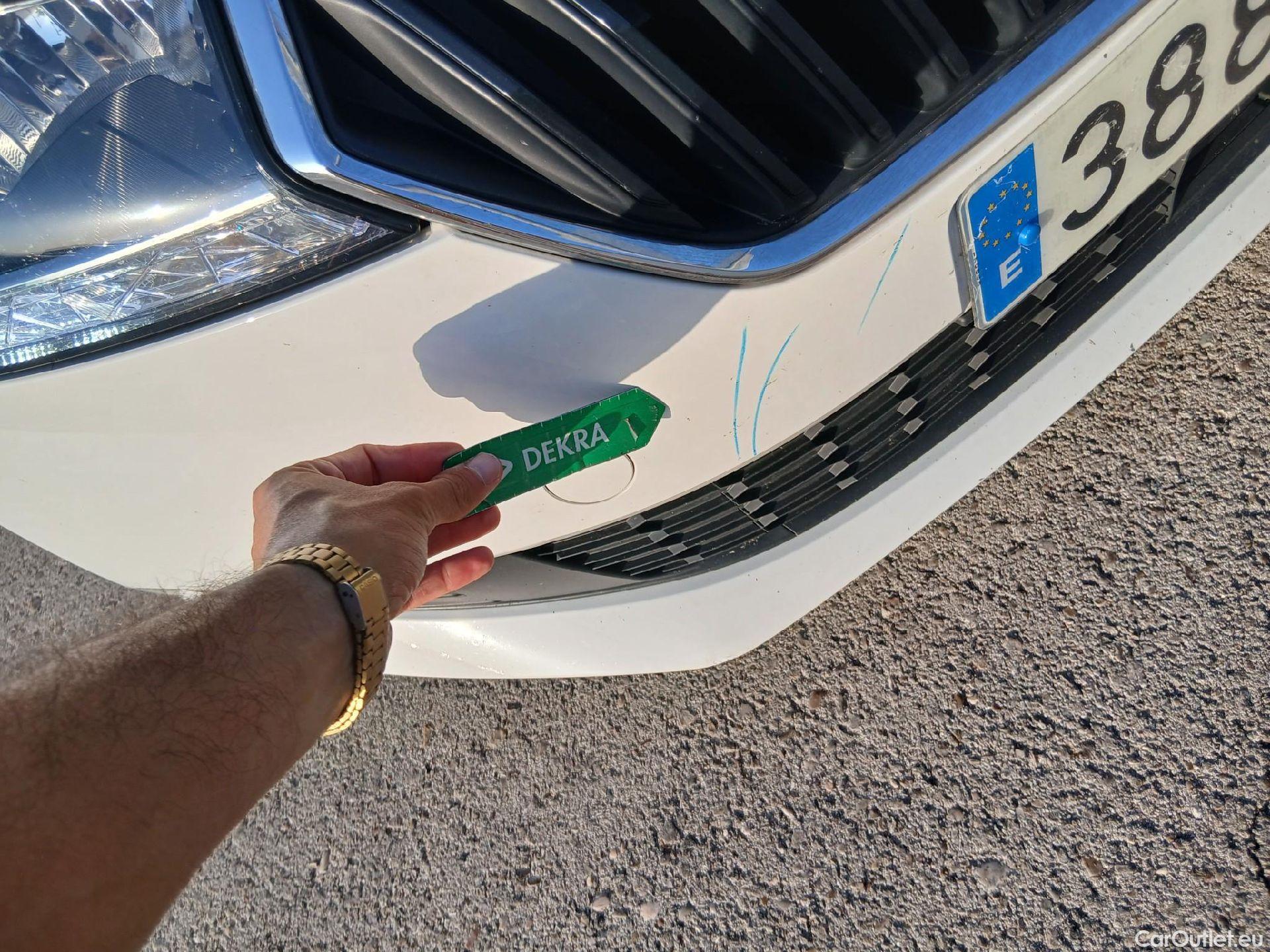  Skoda  Fabia SKODA  / 2018 / 5P / berlina con portón 1.0 TSI 70KW (95cv) Ambition Plus(SP) #3