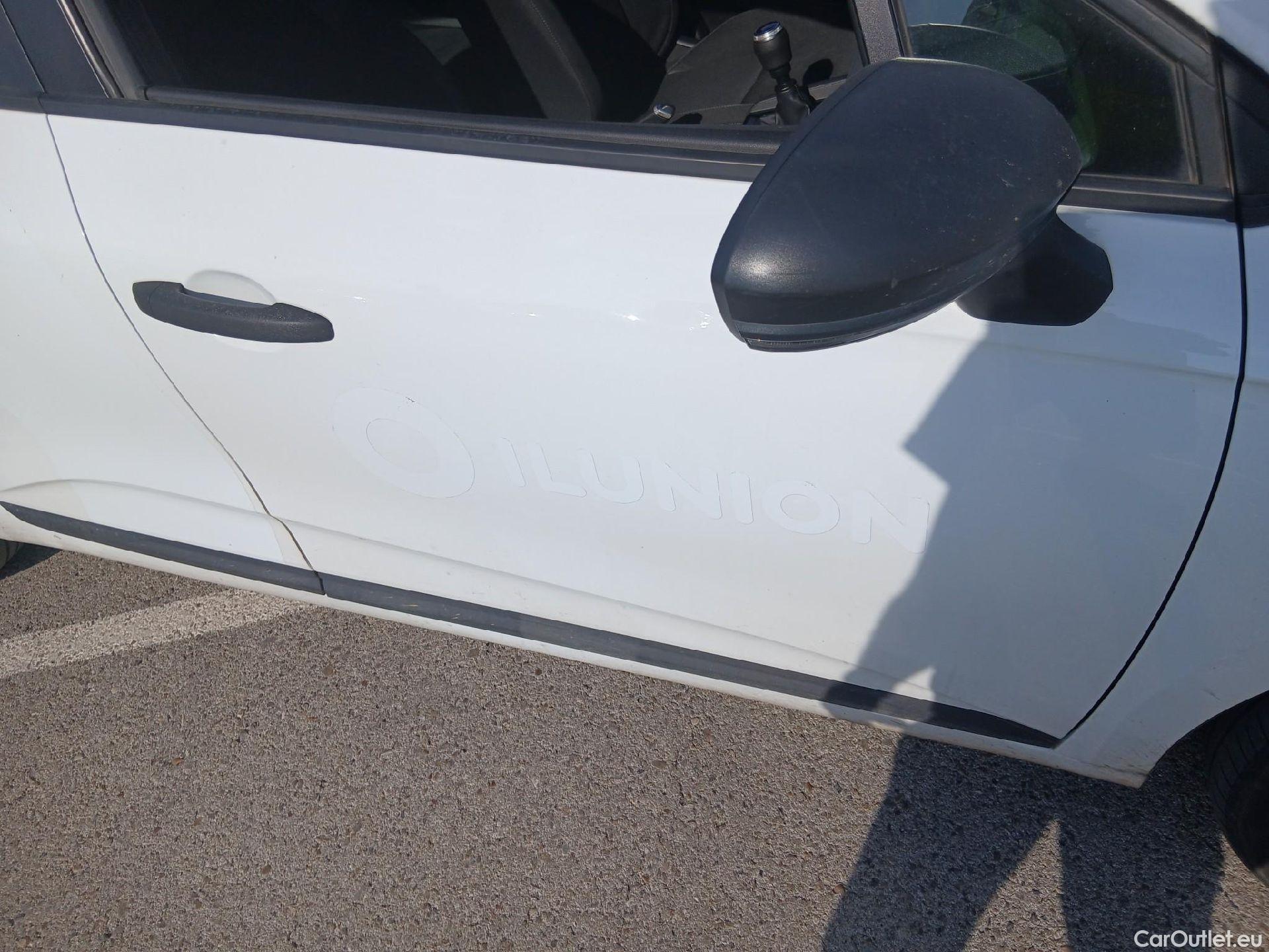  Renault  Clio RENAULT  / 2019 / 5P / berlina con portón Business Blue dCi 63 kW (85CV) #30