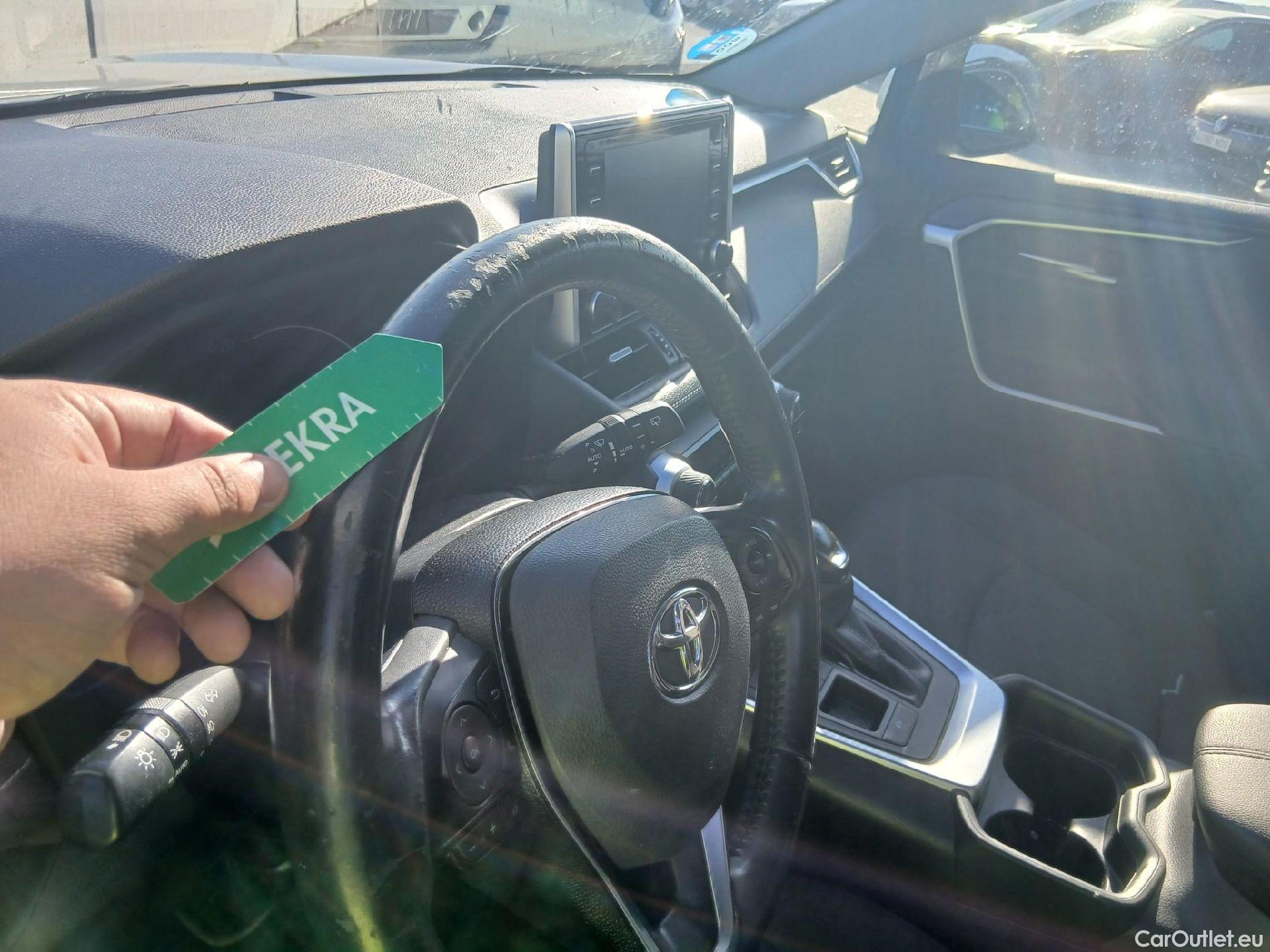  Toyota  RAV4 TOYOTA  / 2018 / 5P / todoterreno 2.5l 220H Advance #3