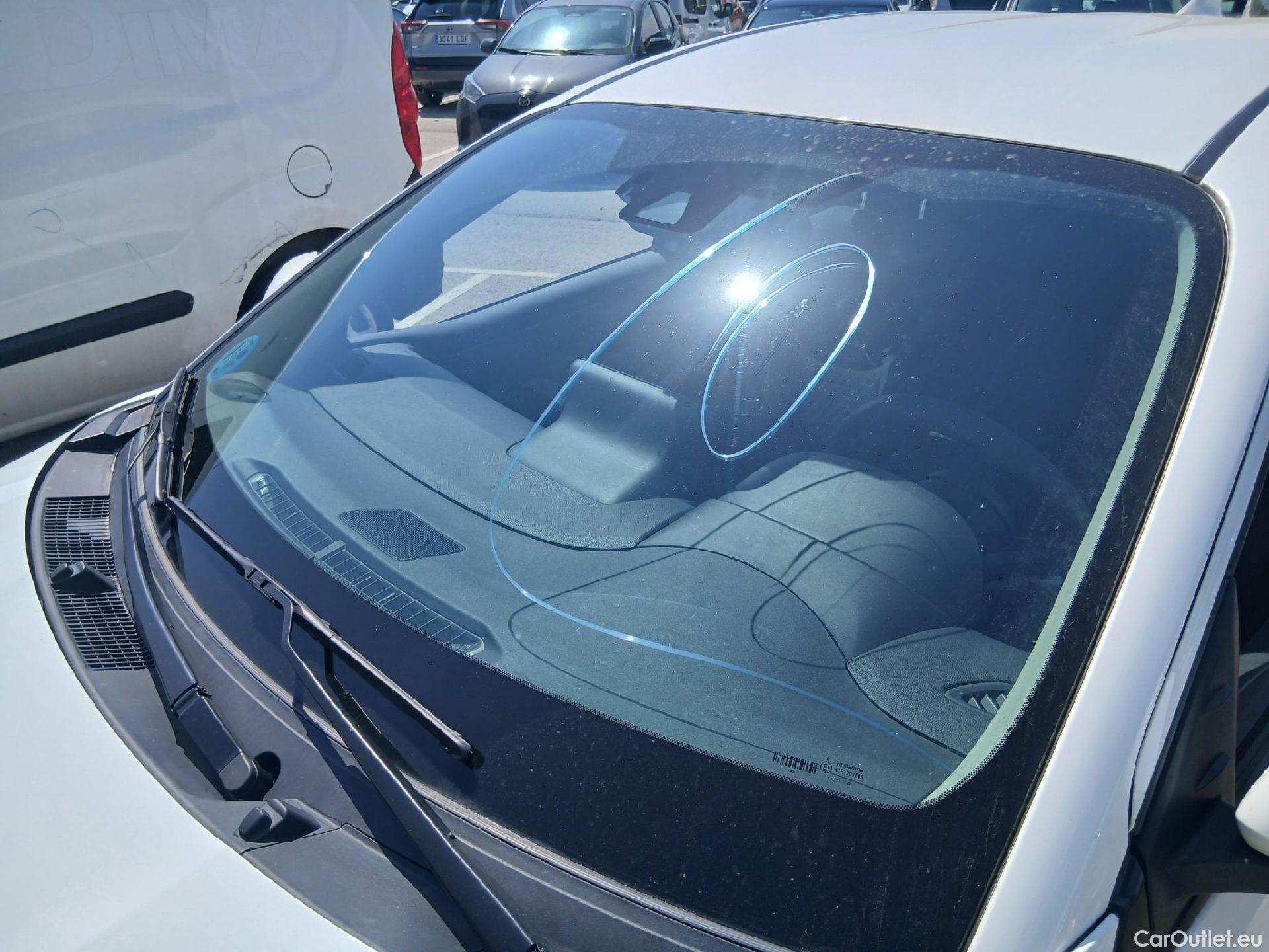  Toyota  Yaris TOYOTA    1.5 120H Business Plus #1
