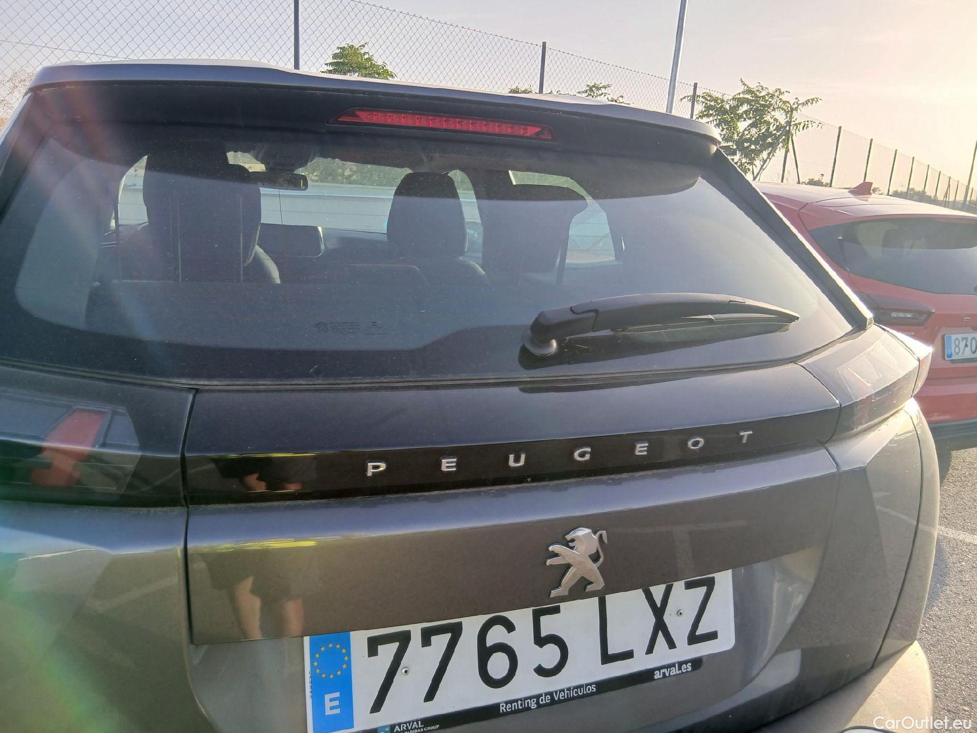  Peugeot  2008 PEUGEOT  / 2019 / 5P / todoterreno Active BlueHDI 81kW (110CV) #32