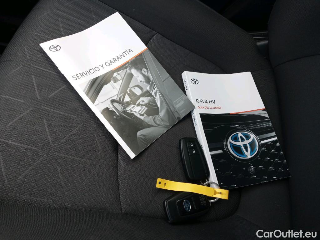  Toyota  RAV4 TOYOTA  / 2018 / 5P / todoterreno 2.5l 220H Advance #11