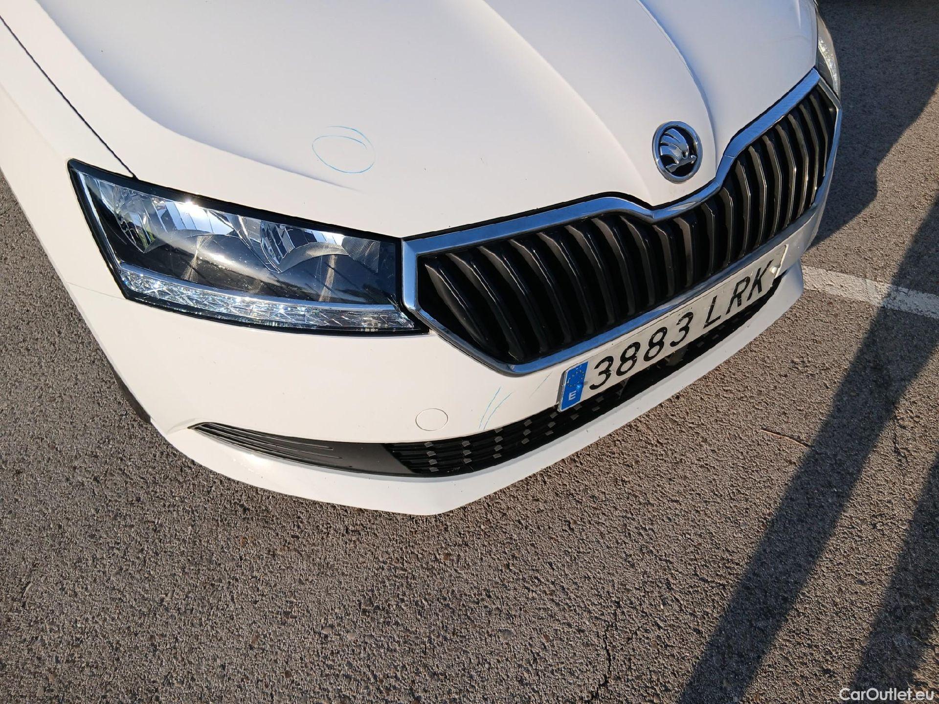  Skoda  Fabia SKODA  / 2018 / 5P / berlina con portón 1.0 TSI 70KW (95cv) Ambition Plus(SP) #4